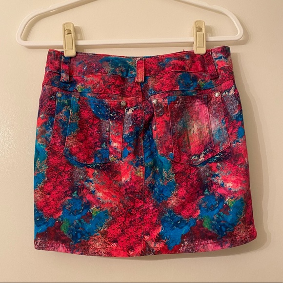 NWOT Alice + Olivia printed mini skirt - Picture 2 of 7